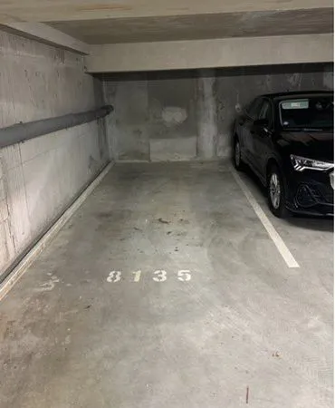 Place de parking à 5 minutes parking Greneraie