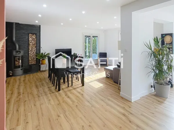 Maison sur Sous-Sol de 158m² - 5 Chambres - 2 SDE - Hors Lotissement - Piscine - Jardin - Garage