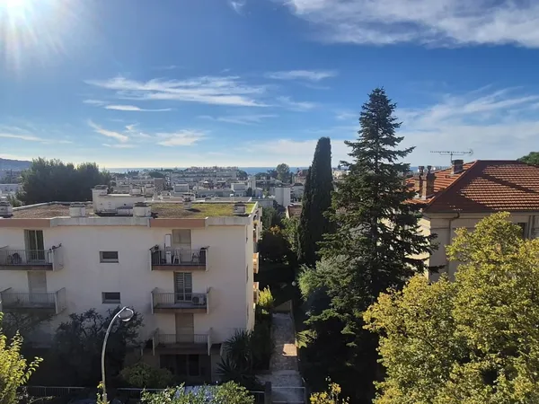 APPARTEMENT 3 PIECES VUE COLLINES