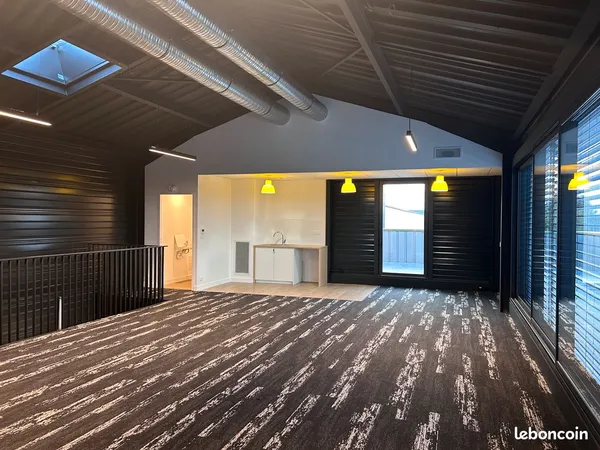 A louer Bureaux récents de standing esprit loft/industriel atypique
