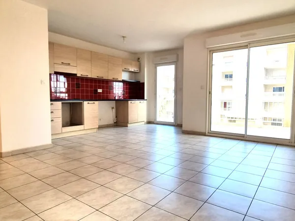LUCCIANA : appartement T3 (64 m²) à louer