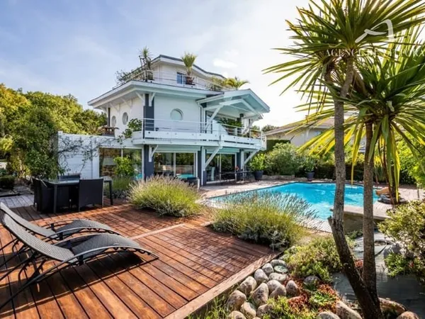 Lanton superbe maison en 1ère ligne du bassin