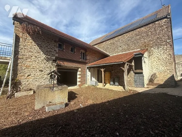 TOUTRY : ensemble immobilier à rénover avec jardin et dépendances