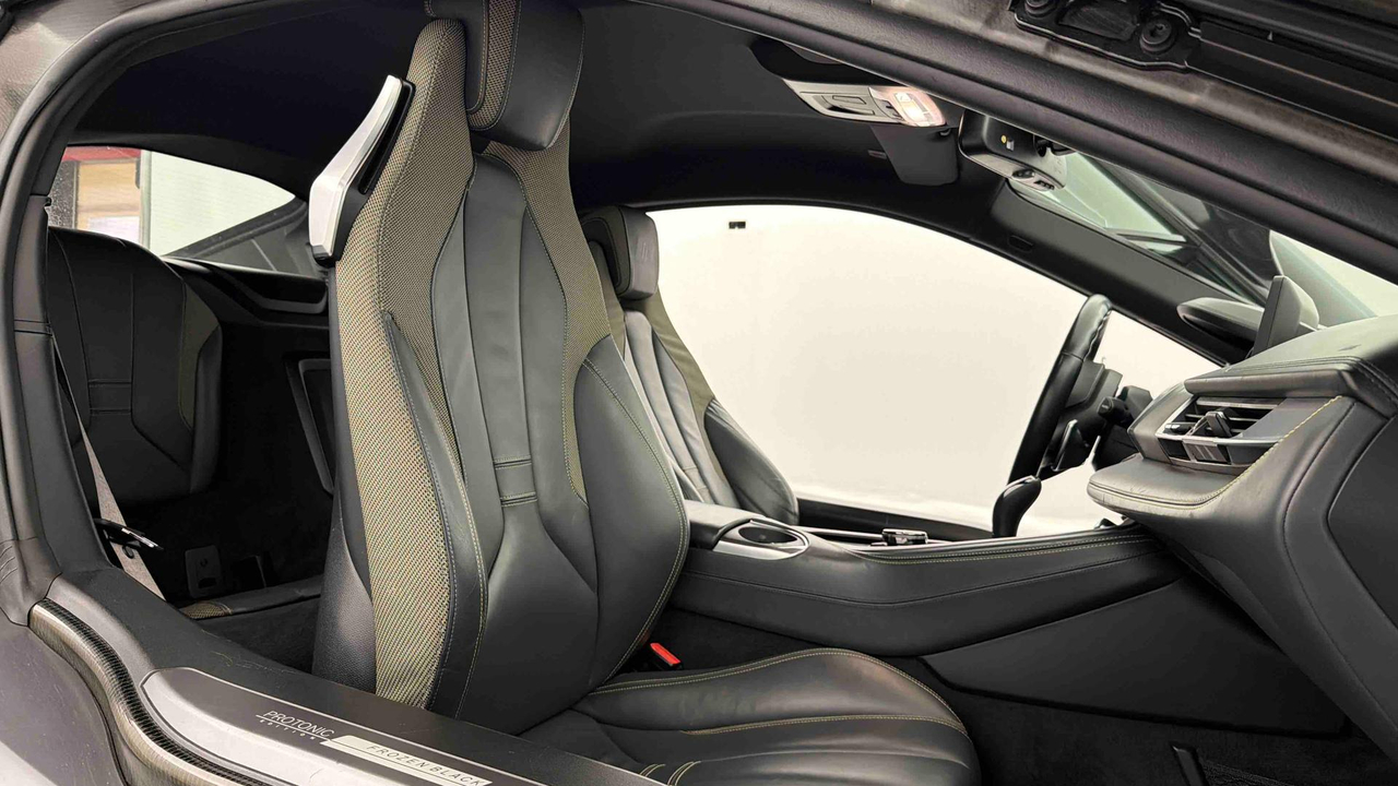 BMW i8 362 ch — photo 14
