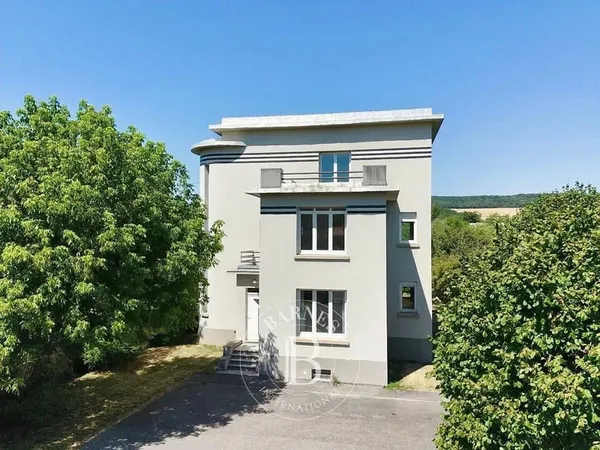 Maison 8 pièces 247 m²