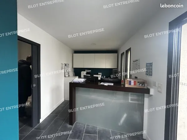 Bureaux 330 m²