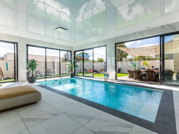 Maison 5 pièces 250 m²
