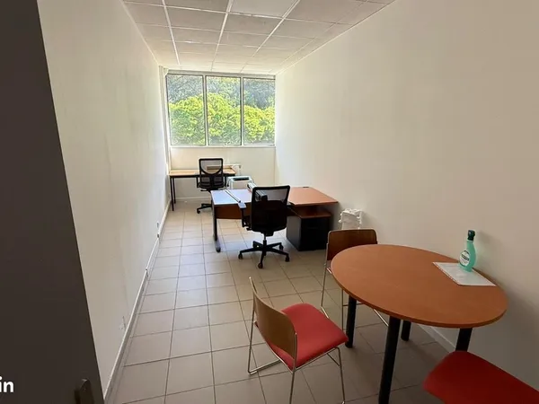 Vaux-Le-Penil bureau 23m2 à louer