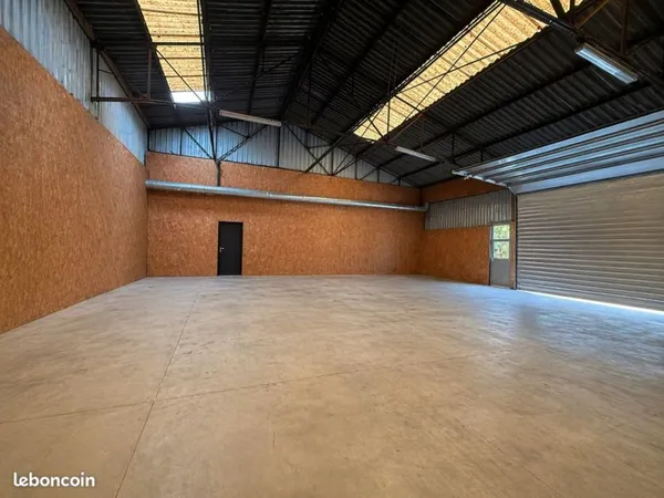 Local 1400 m² HENON