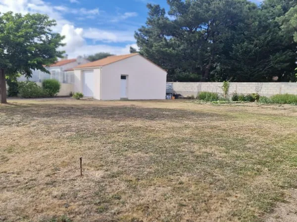 Terrain avec garage