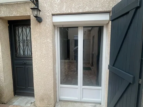 Maison avec terrasse et stationnement