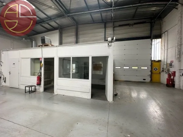 Entrepôt 458 m²