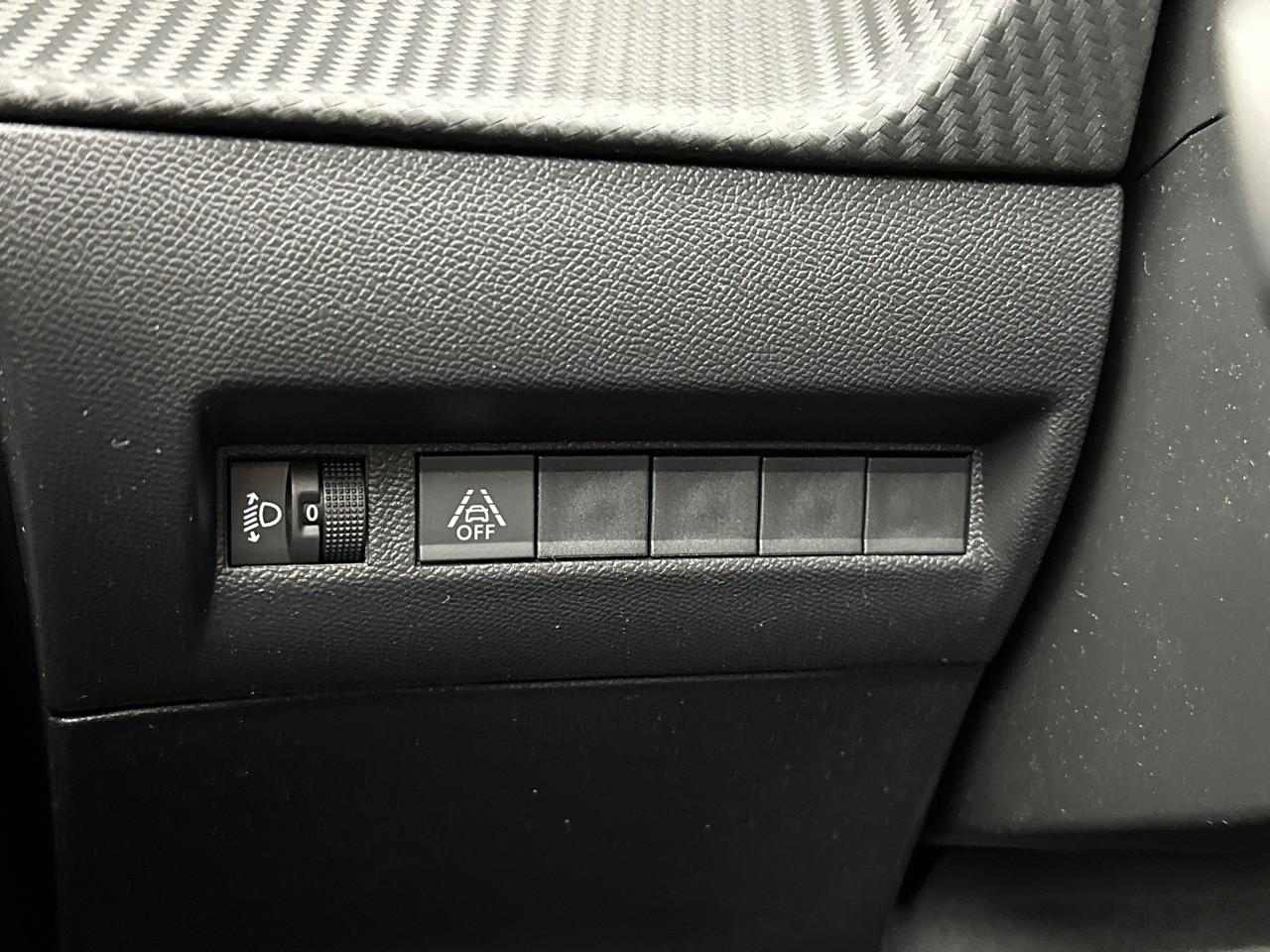 Peugeot 208 puretech 100 s&s bvm6 style — photo 16