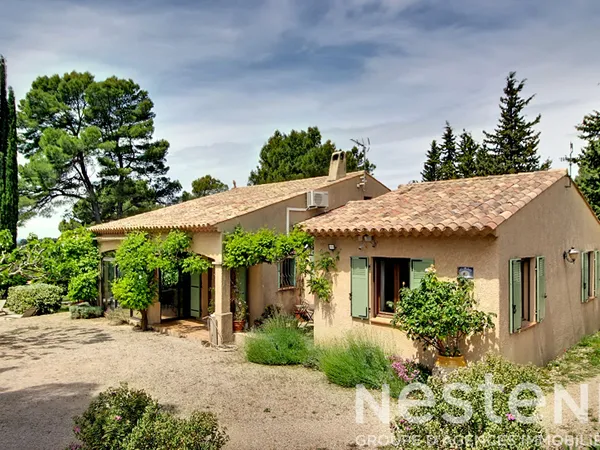 A VENDRE à TOURTOUR !! Maison de 140m² sur un terrain de 5188m² divisible avec piscine à rénover !