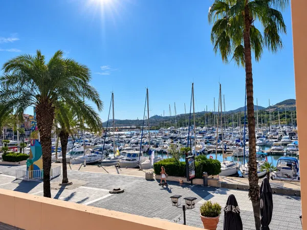 COUP DE COEUR T3 RÉNOVÉ AVEC VUE EXCEPTIONNELLE SUR LE PORT