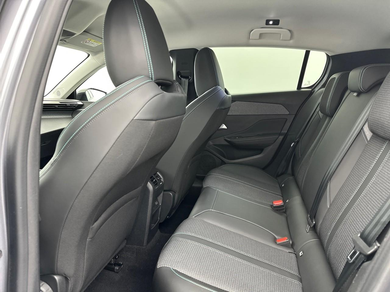 Peugeot 308 hybrid 145 e-dcs6 allure — photo 11