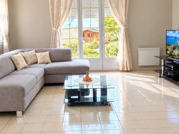 LE FAOUËT - MAISON FAMILIALE T6 DE 200 M² SUR UN GRAND TERRAIN DE 1 800 M²