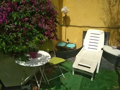 Deux pièces avec balcon et jardin