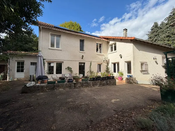 HAUTE VIENNE - Charmante maison familiale avec 5 chambres, grande grange, cour privative, verger et 
