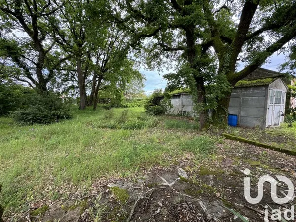 Terrain 836 m²