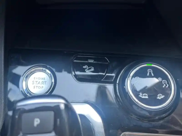 Peugeot 3008 1.2 puretech 130ch crossway s&amp;s eat8 6cv — photo 30