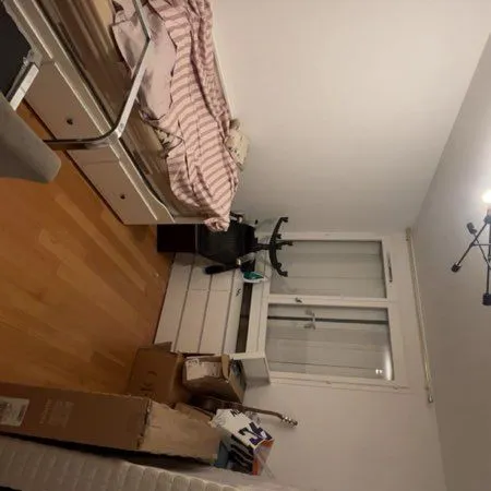 CHAMBRE MEUBLÉE- COLOCATION entre Femmes