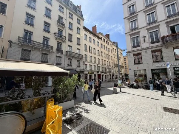 Commerce habillement/textile 90 m²