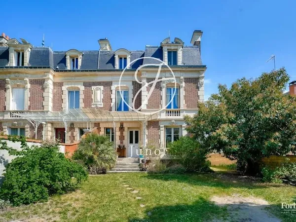 Le Vésinet - CENTRE - Maison - 5 chambres - 183m² - Terrain 644m².