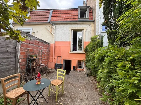 Maison à réaménager avec jardin