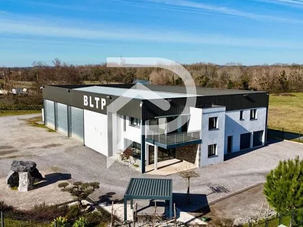 Local d'activité de 700 m² avec appartement T4 - BELLOCQ