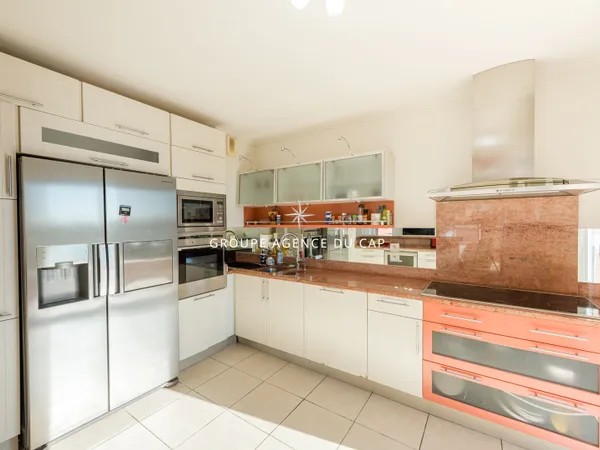 APPARTEMENT 130 M² DERNIER ÉTAGE BOULOURIS PISCINE & DOUBLE GARAGE