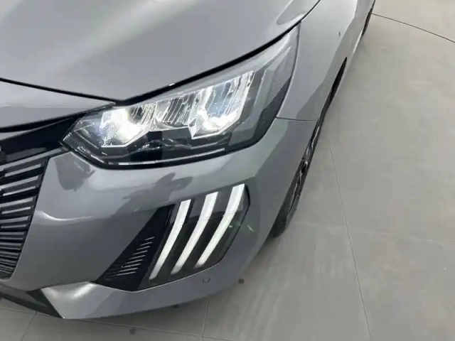 Peugeot 208 puretech 100 s&amp;s bvm6 — photo 44