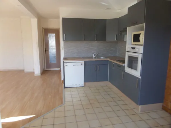 ARTIX 64170 Centre ville F4 +Parking privé +Espace vert