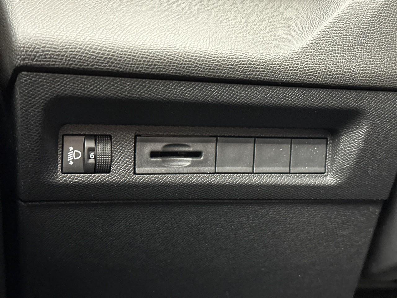 Peugeot 308 bluehdi 130ch s&s eat8 allure — photo 17