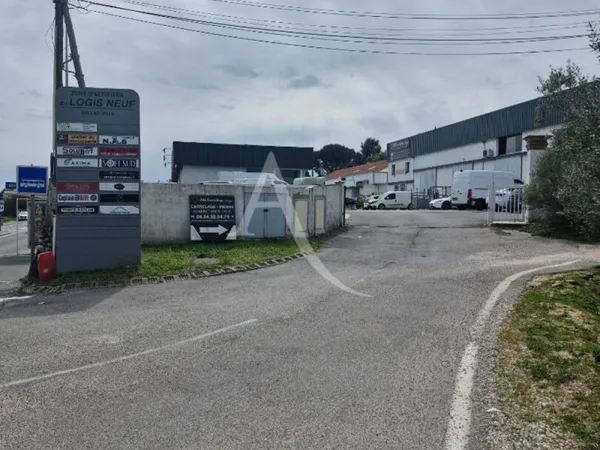 LOCAL PROFESSIONNEL SOLLIES VILLE 134 M²