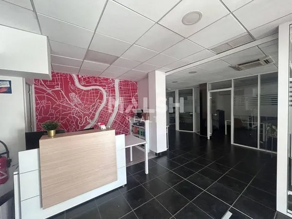 Local commercial 194 m²