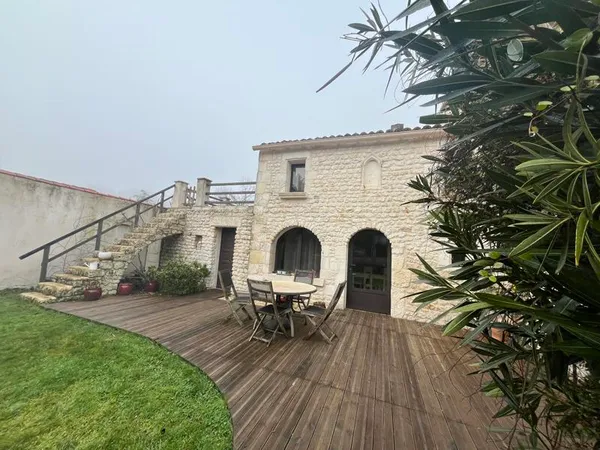 Maison 8 pièces 221 m²