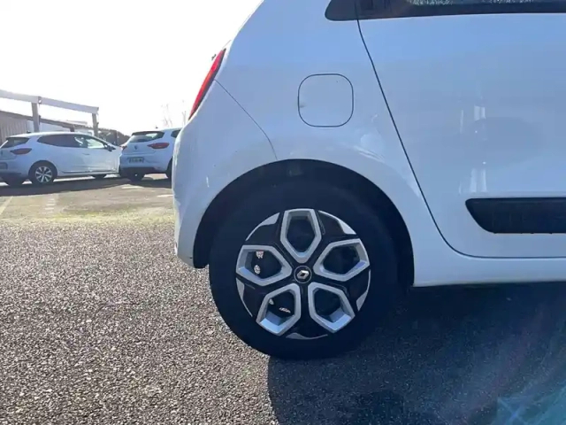 Renault Twingo iii e-tech — photo 22