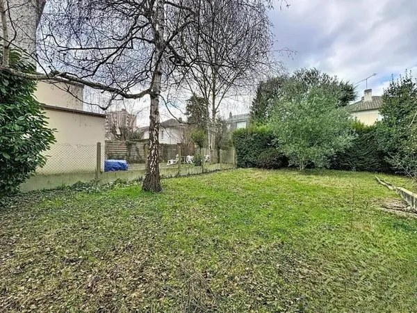 Terrain 245 m²