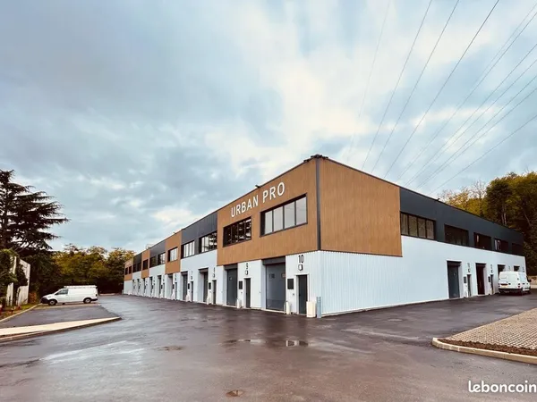 Entrepôt 160 m² NEUILLY PLAISANCE