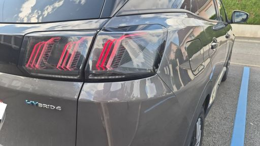 Peugeot 3008 1.6 THP 300 Hybrid4 EAT8 - Allure Pack – 2021 – 98045 km – Hybride rechargeable – Boîte Automatique — photo 7