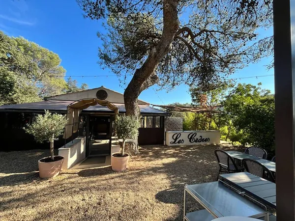 Boutique 335 m²