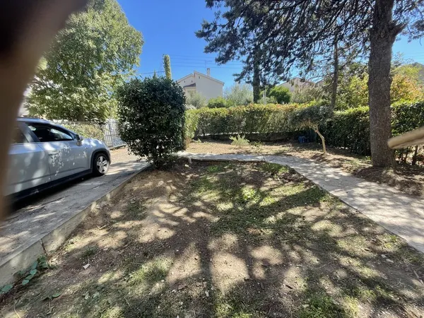 Beau T3 reft à neuf + jardin aix en pvce