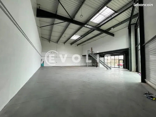 Local d'activité 386 m²
