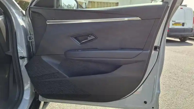 Renault Megane e-tech ev60 220 ch optimum charge — photo 43