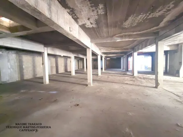 Local d'activité 1957 m²