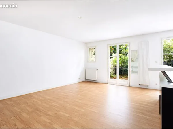 Appartement RDC T3 avec jardin, garage double et cave, en zone industrielle