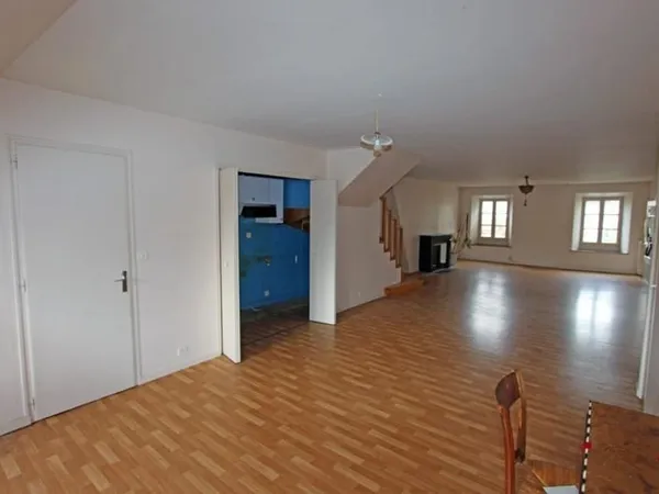 Lons-le-Saunier centre (39 JURA), à vendre appartement duplex T8