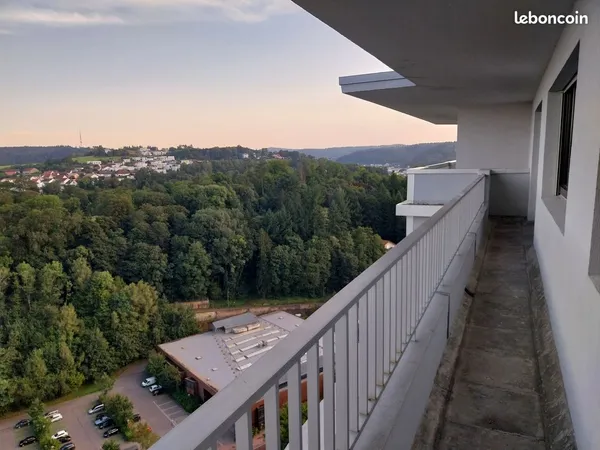 F2 lumineux de 40m² avec balcon, vue parc et charges tout compris