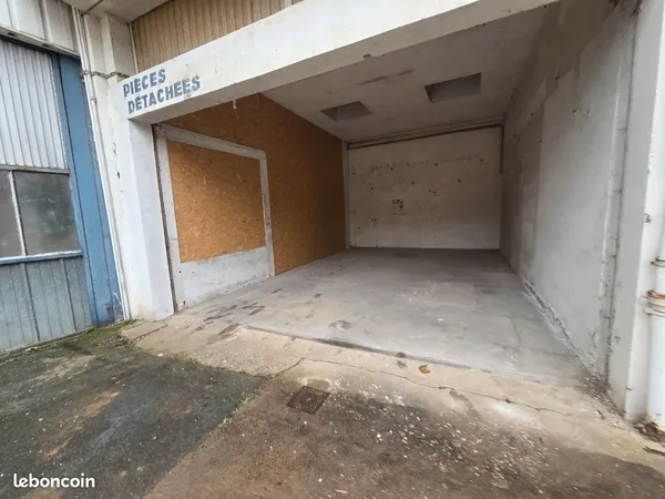 Place de parking - espace sécurisé